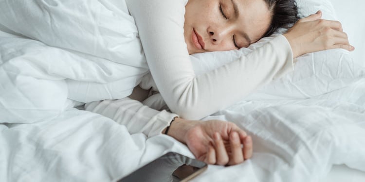 woman-sleeping-next-to-a-smartphone